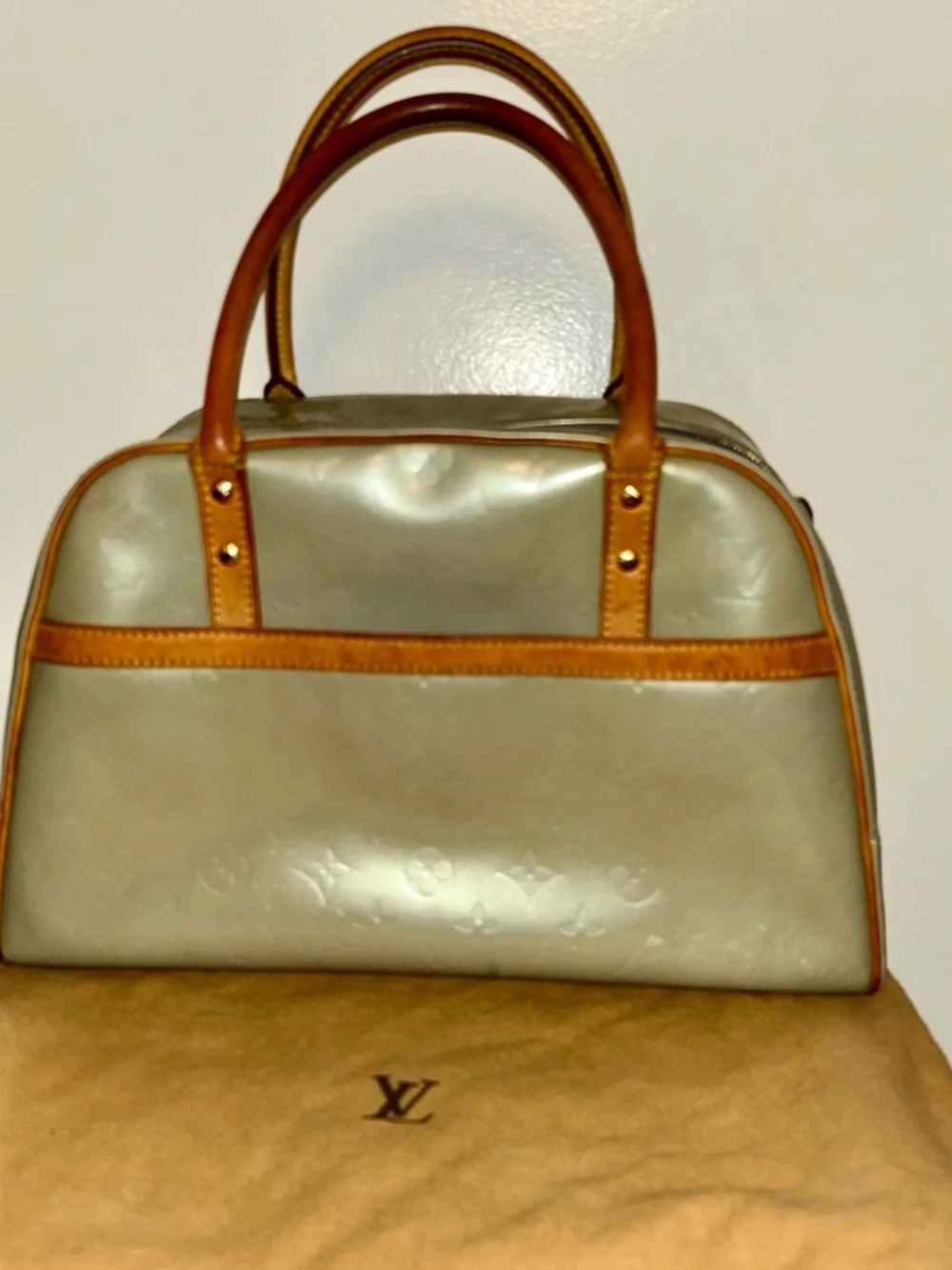 Auth Louis Vuitton Green Vernis Patent Tompkins Square Monogram Leather
Tote - Picture 1 of 15